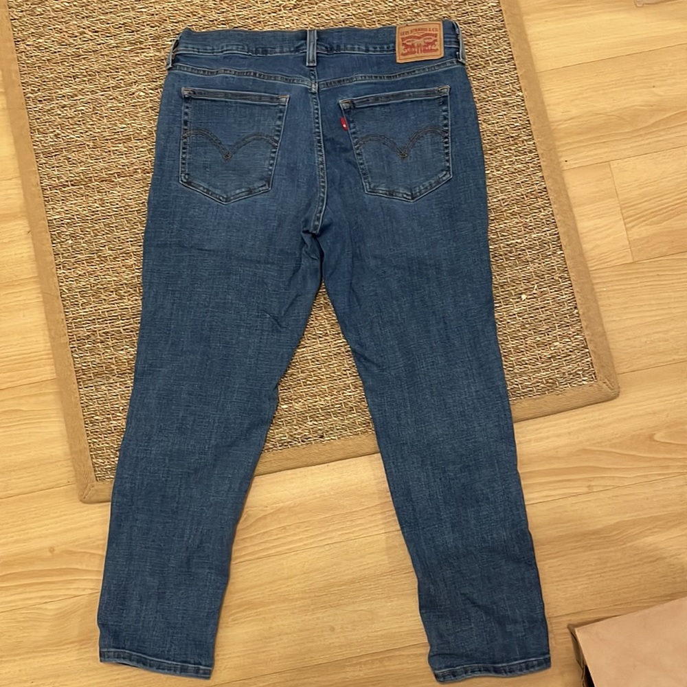 Levi’s women boyfriend jean, ripped detailing size 29 - Picture 5 of 6
